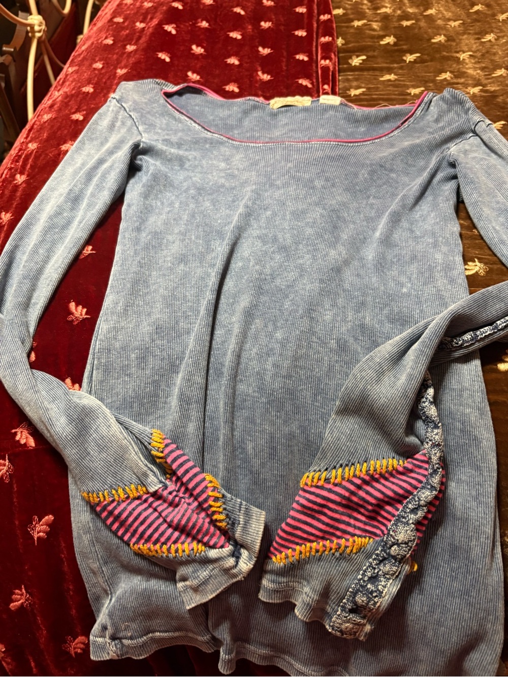 gimmicks by BKE Blue Long Sleeve Top with Pink & Yellow Trim vintage Y2K